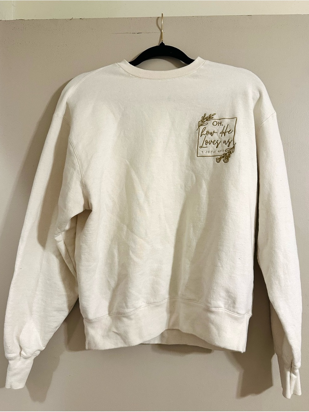 Women’s Cream Bible Verse Graphic Crewneck Sweatshirt